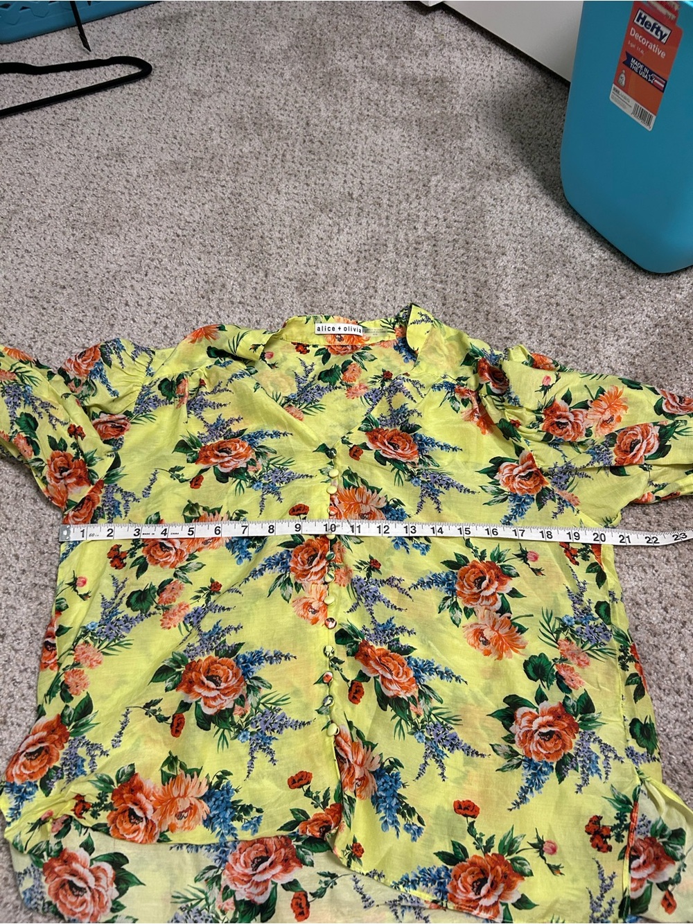 Alice + Olivia Serena yellow floral silk blend top size medium peasant boho - Picture 9 of 9